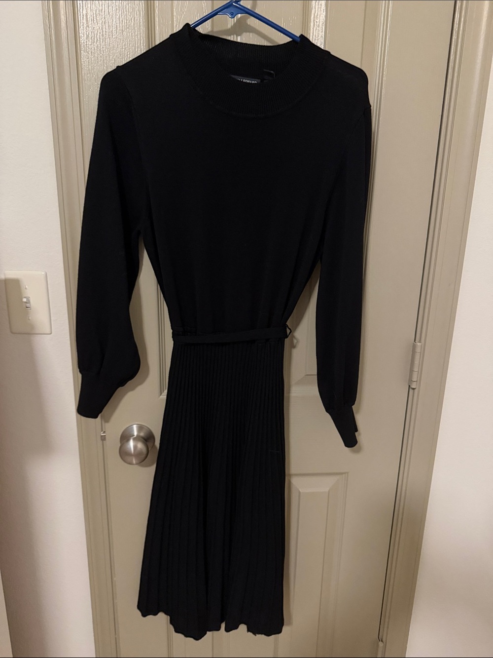 Nina Leonard Black Long-Sleeve Pleated Midi Dress